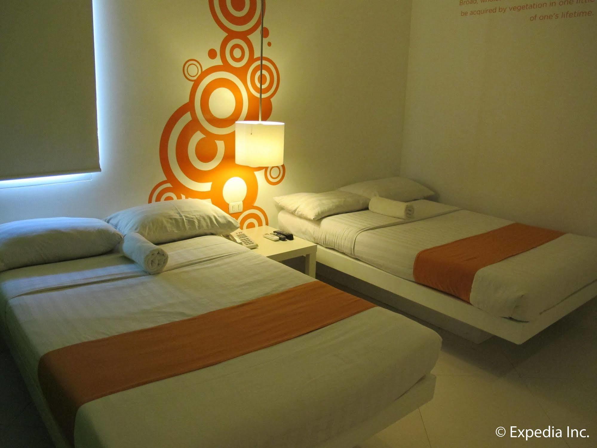 Islands Stay Hotels - Uptown Cebú Exterior foto